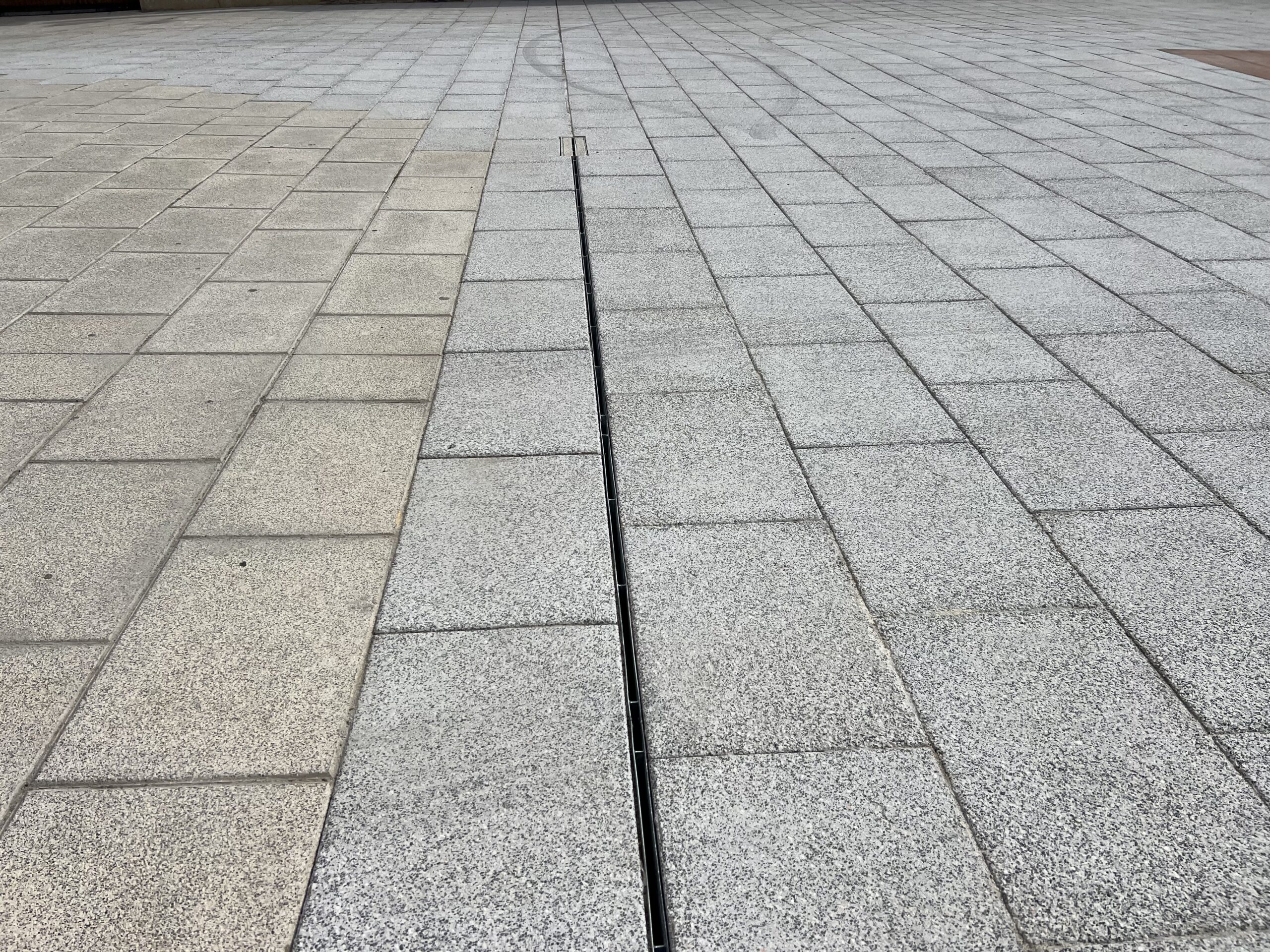 Urbanización de plaza en Valdelosa